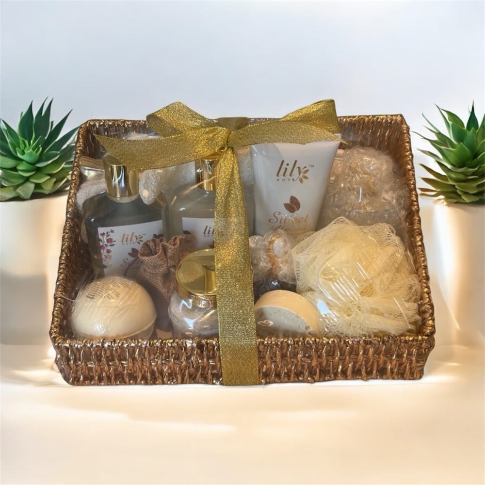 Lily Rose Holiday Sweet Almond Spa Bath Gift Set Relaxation set NWT